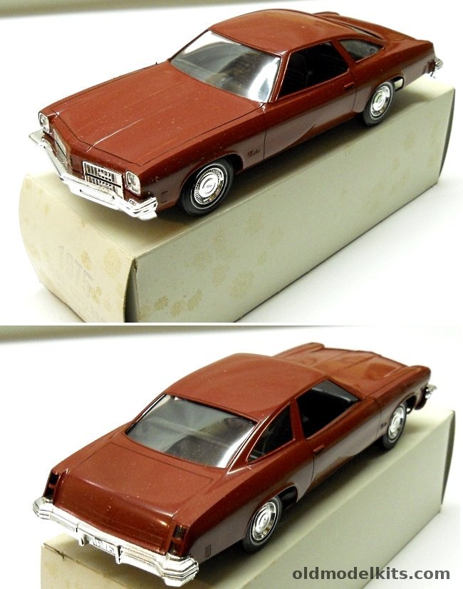 Jo-Han 1/25 1975 Oldsmobile Cutlass 2 Door HT Promo plastic model kit